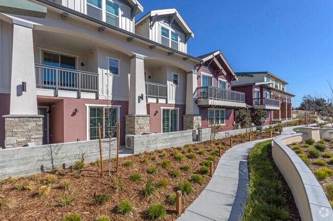 Emerald Ridge Apartments