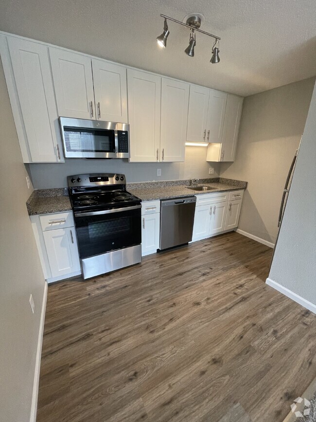 Building Photo - "Stunning 1 Bed, 1 Bath Newly Remodeled Ap... Unit 224 Rental