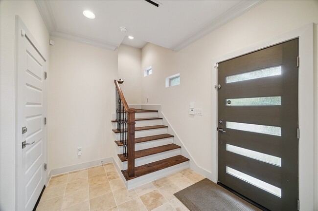 Photo - 4833 Chenevert St