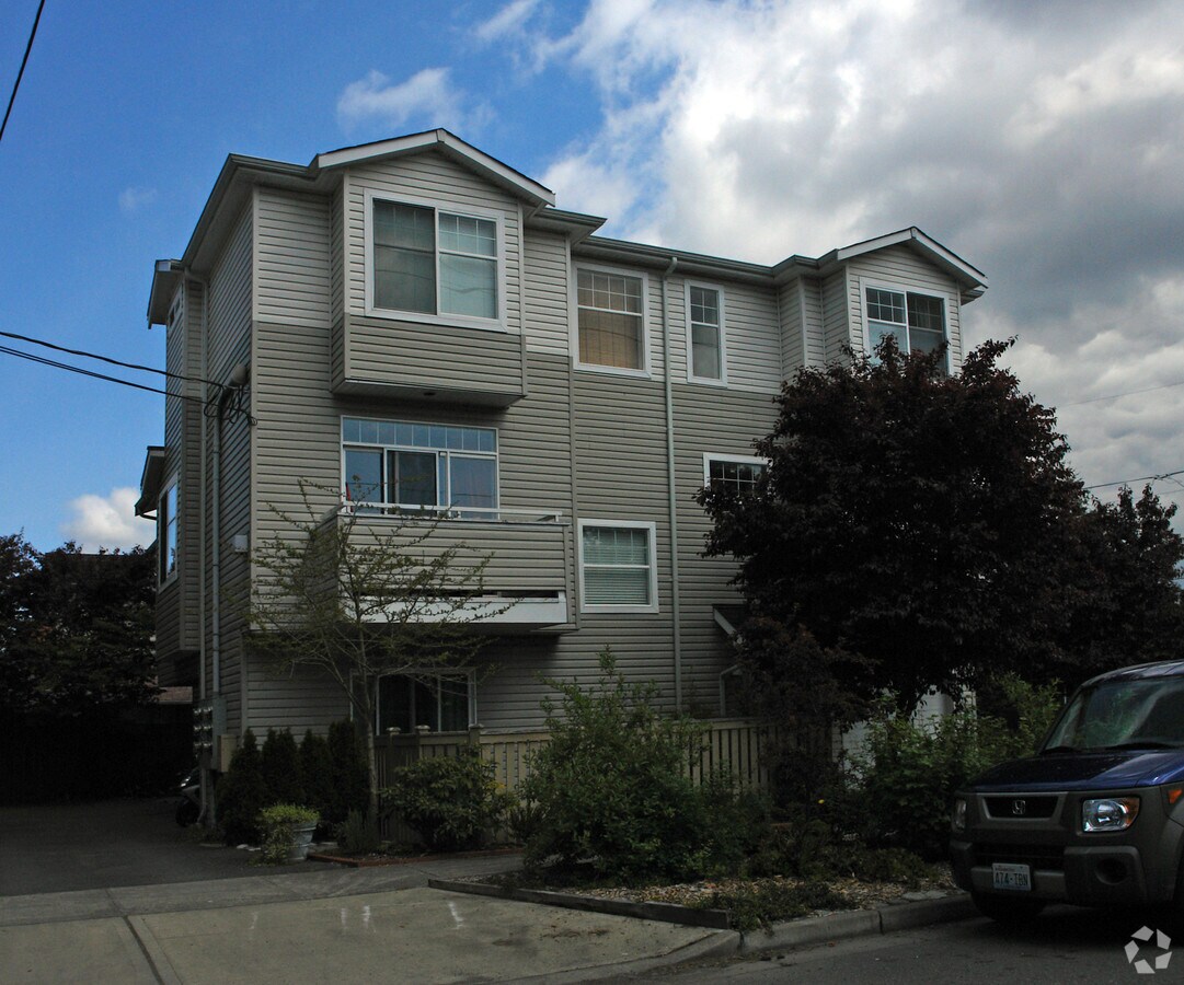 Crown Hill Court Apartments - Crown Hill Court Apartments