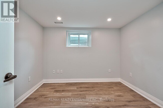 Photo - 2 Holmstead Ct