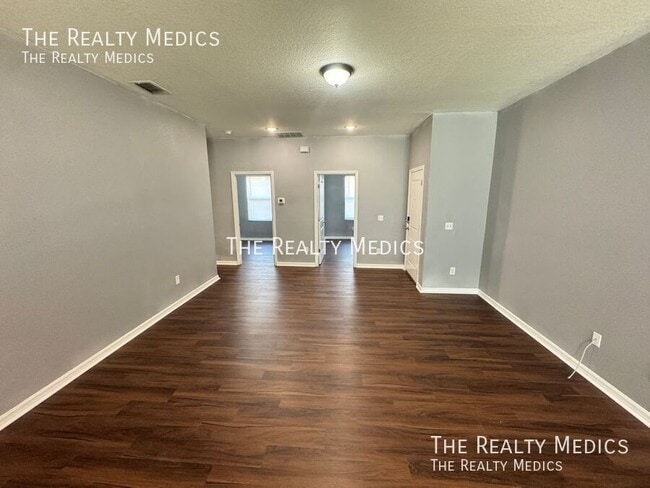 Photo - 1999 Marshall St