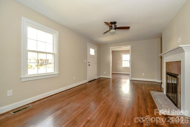 Photo - 2117 Scott Ave