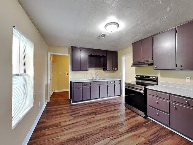 Photo - 1737 Ave C NE