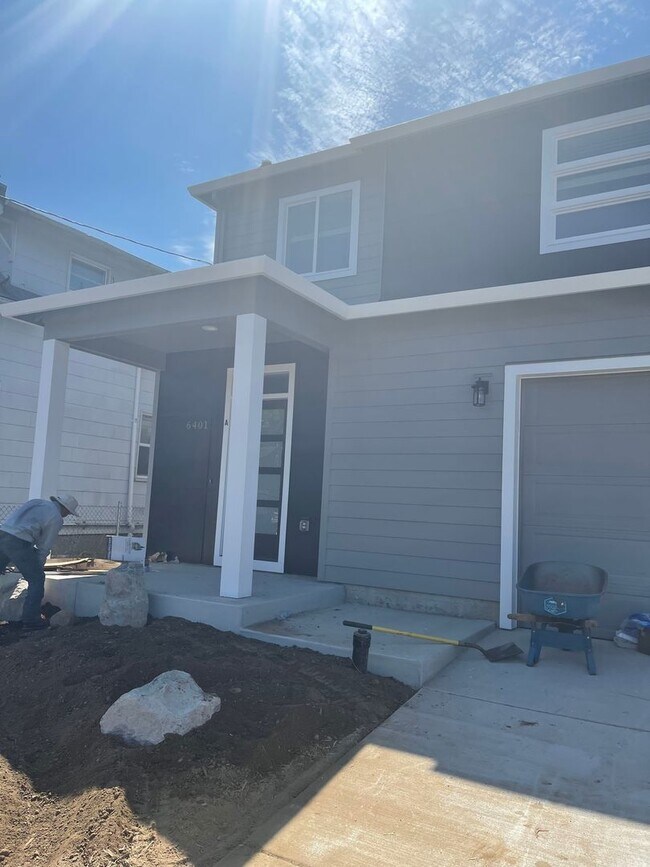 Building Photo - ADS1203 Unit #A