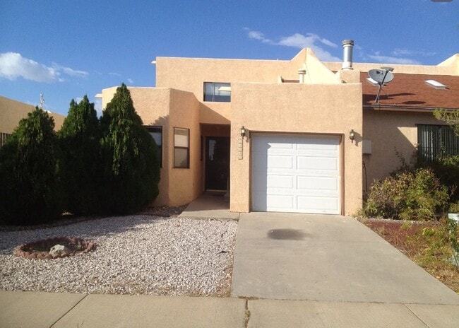 Building Photo - 2 Bed 2 Bath-NE Heights Townhome-Available September 1