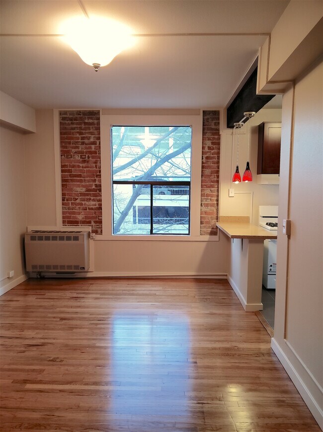 Photo - Stratford on 4th