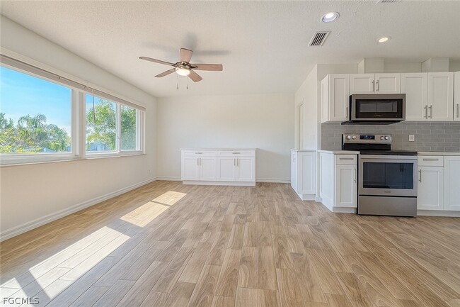 Photo - 1458 Alwynne Dr N