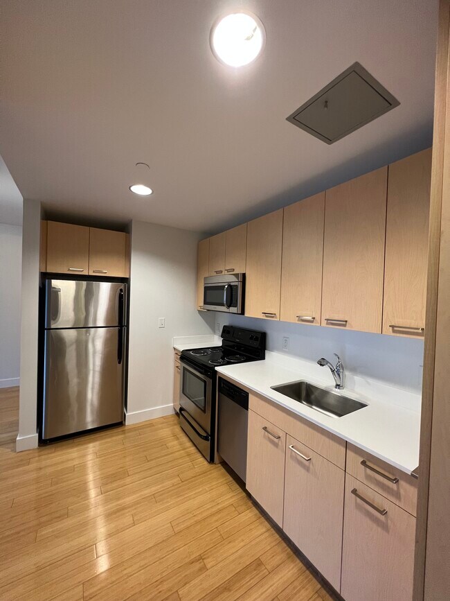 Photo - 1085 Boylston St