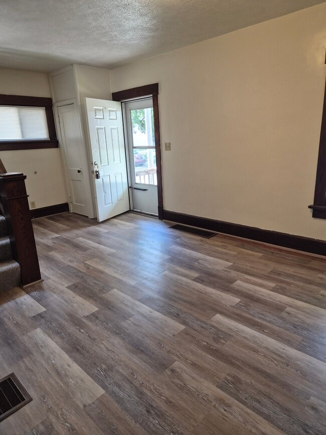Photo - 806 Columbus Ave NW