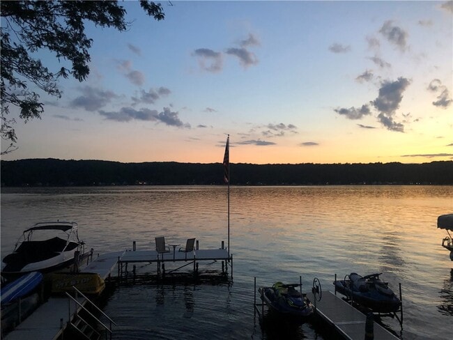 Building Photo - 5732 E Lake Rd