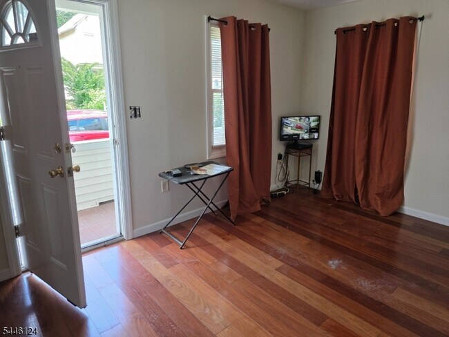 Photo - 426 Tompkins St
