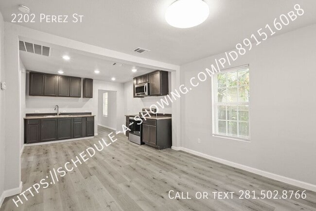 Photo - 2202 Perez St