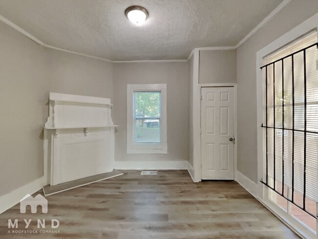 Photo - 117 Thayer Ave SE