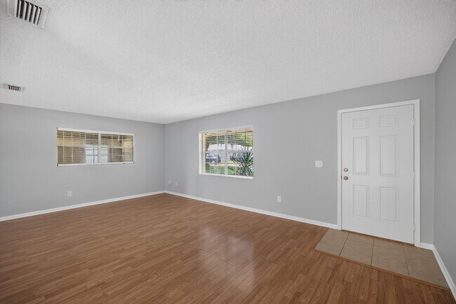 Photo - 328 Palos Ct