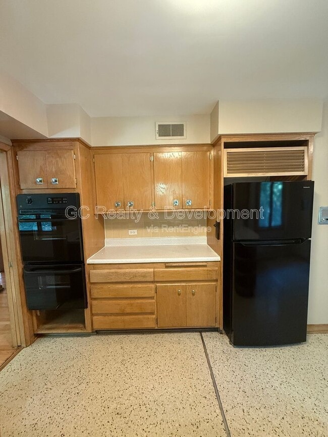Photo - 10650 S Claremont Ave Unit 2