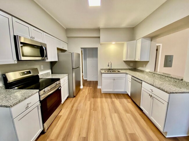 Building Photo - 1801 Talmage Ave SE Unit 1 (Lower)