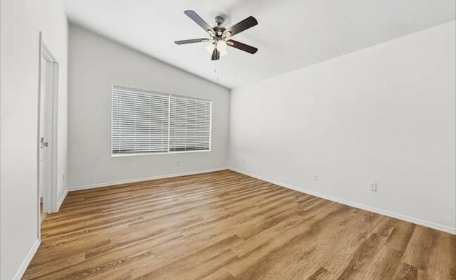 3228 SE Santa Barbara Pl