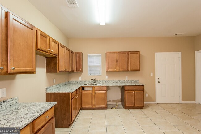 Photo - 117 Brown Ave SE