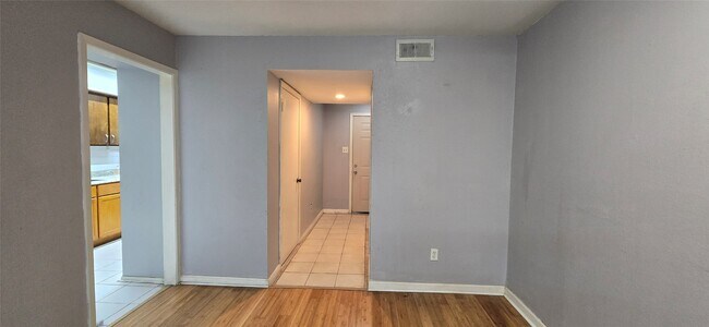 Photo - 7913 Grove Ridge Dr