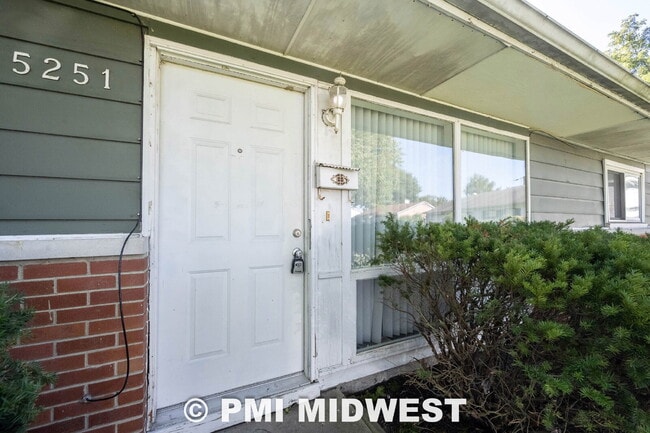 Photo - "Charming 3-Bedroom Home with 1451 Sq Ft of Comfort in Indianapolis!"