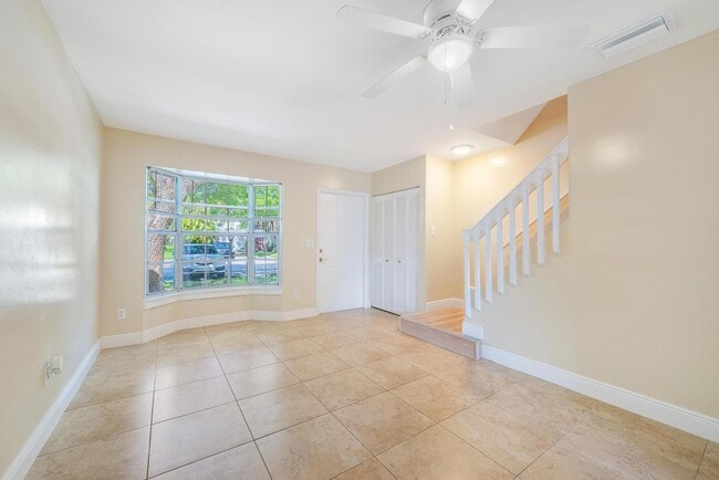 Photo - 113 Old English Ct