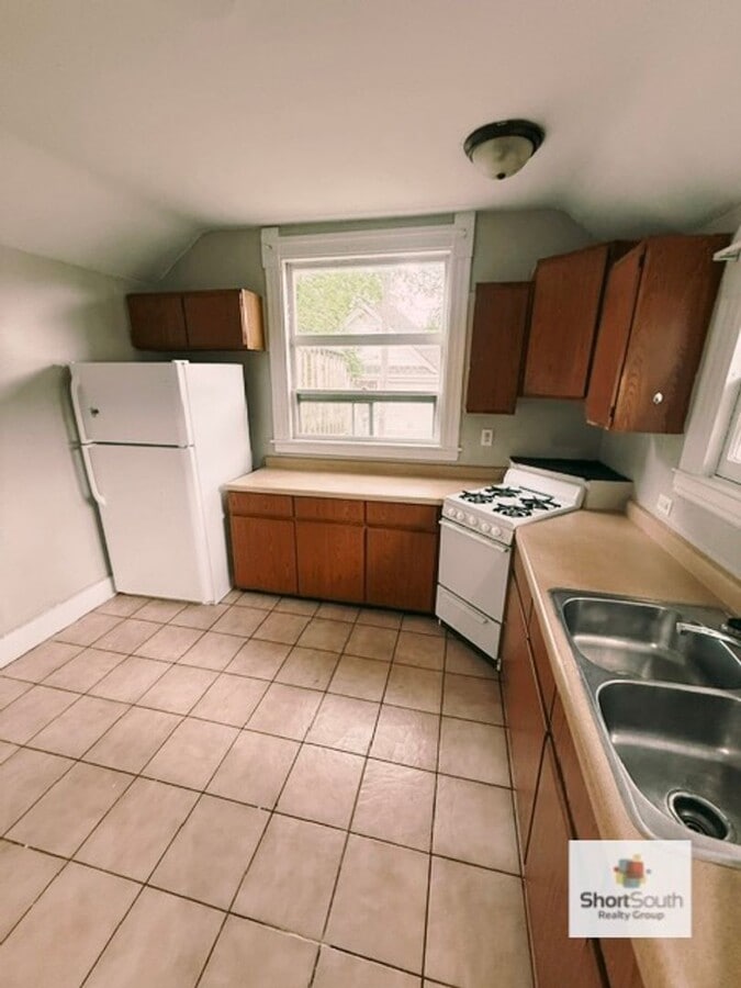 Photo - 608 Bates St SE Unit 2