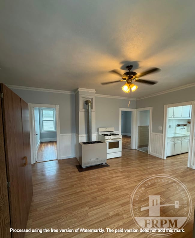 Building Photo - 15 Roma St Unit 2