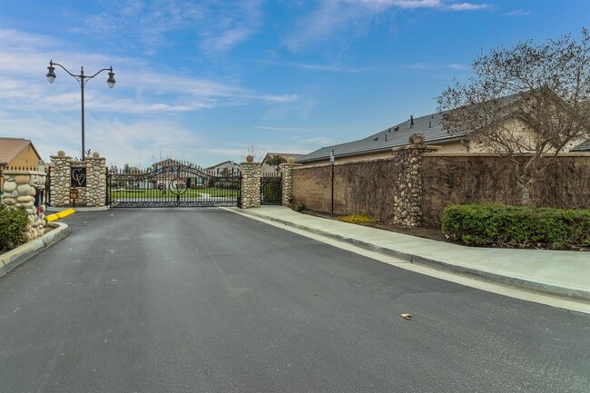 Photo - Immaculate Hanford 3/2.5