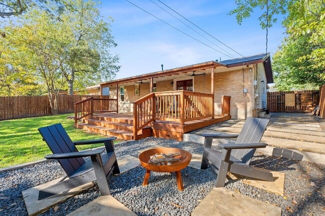 Building Photo - 8801 Redfield Ln