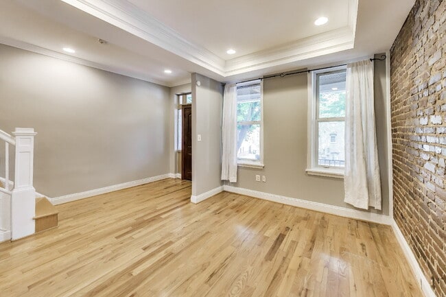1917 Lincoln Rd NE