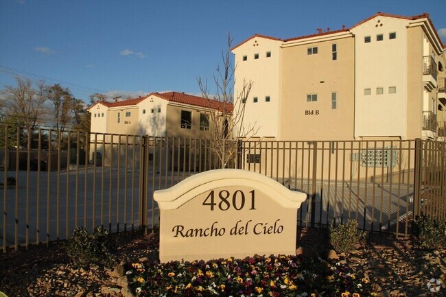 Building Photo - 4801 Gibson Blvd SE Unit Apt 105