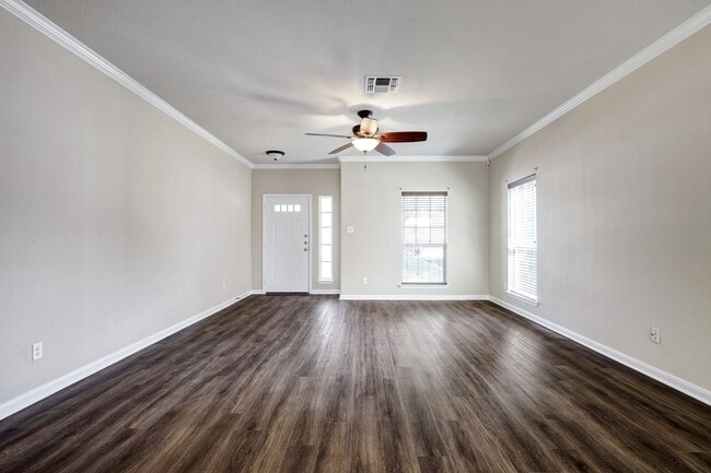 Photo - Beautiful 3 Bedroom 2 1/2 in trophy ridge
