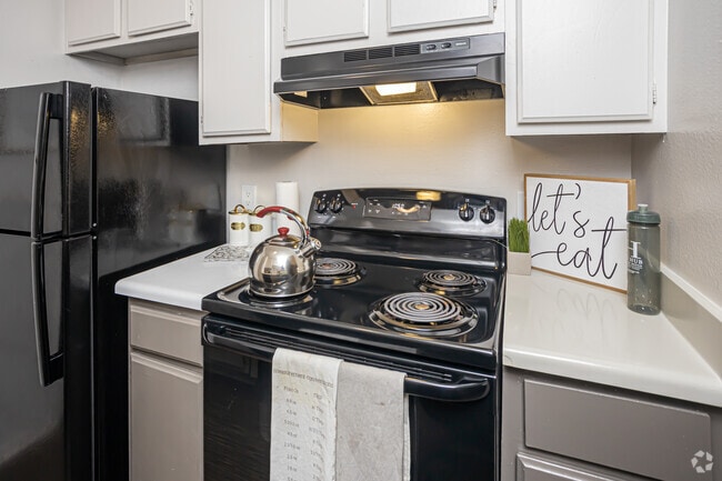 2HAB, 2BA - 931 ft² - Elevate at Highland-Under New Management