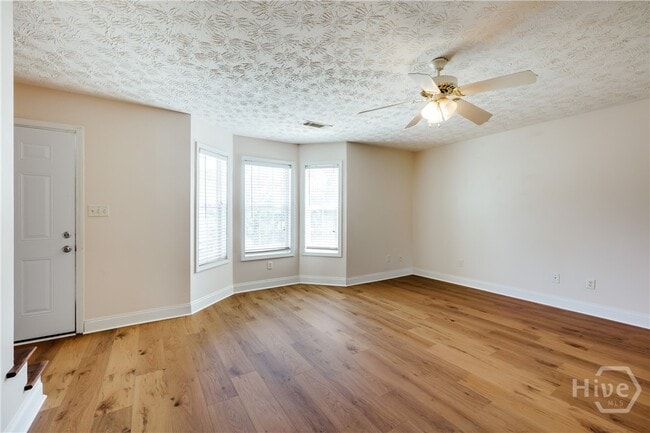 Photo - 275 Westchester Cir