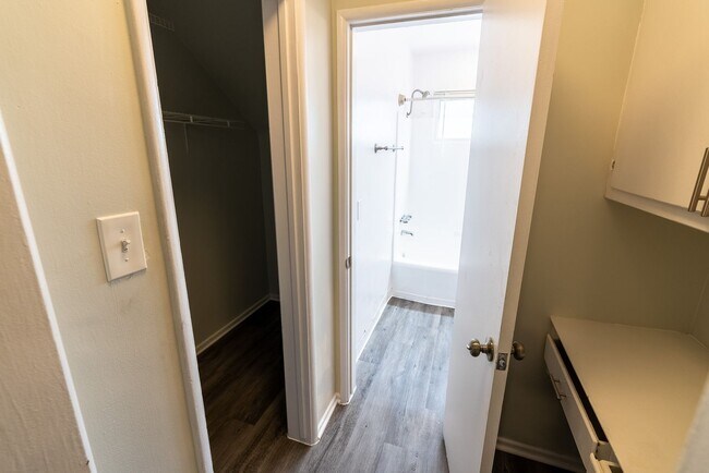 Photo - 7056 Lanewood Ave