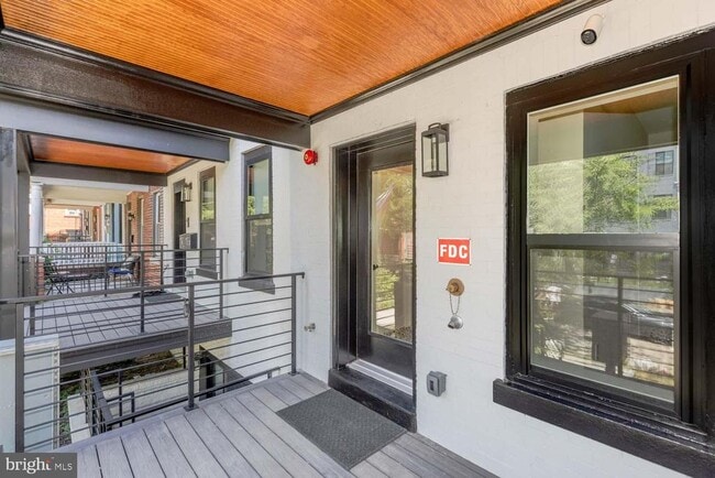 Building Photo - 722 Kenyon St NW Unit 3