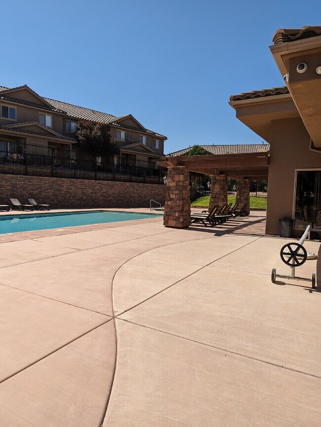 Photo - Fossil Hills Townhomes 3 Bed 2.5 Bath Unidad 53