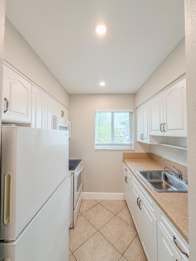 Photo - 541 NE 44th St