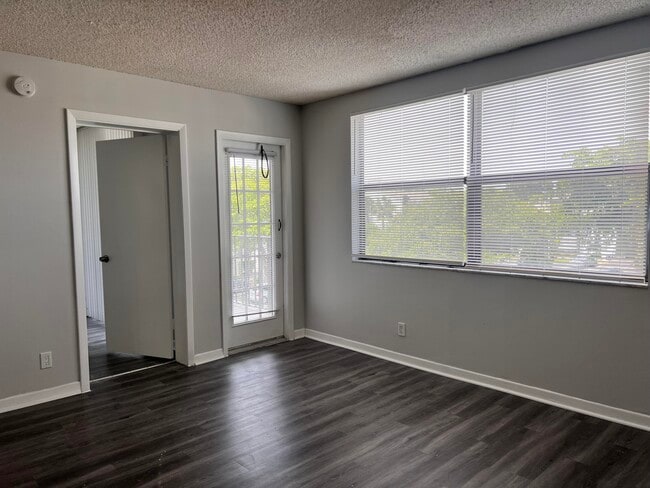 Photo - 718 Executive Center Dr Unit 31