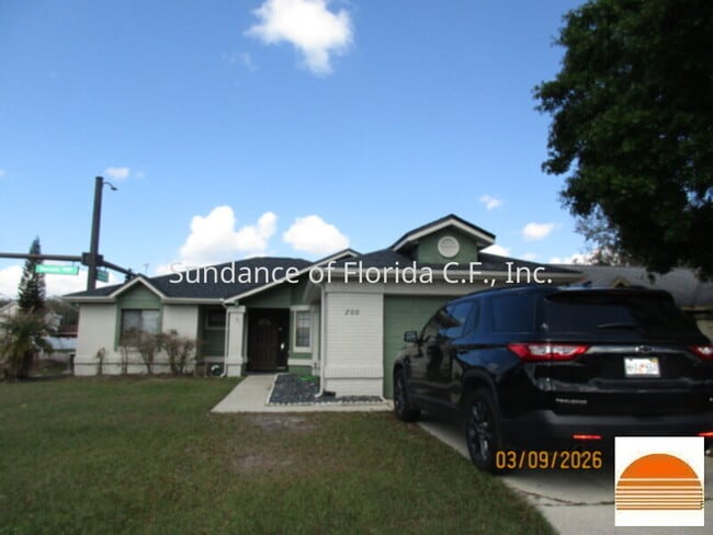 Building Photo - Fenced Yard