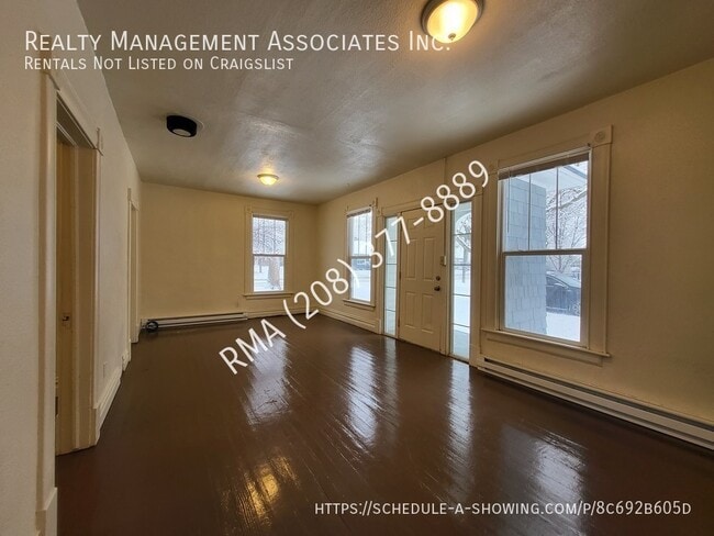 Photo - 1502 Heron St