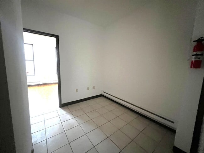 Photo - 1409 Grand St Unidad 1