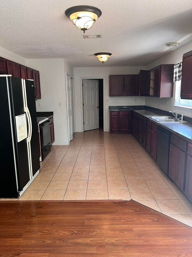 Photo - 301 Lakeview Dr