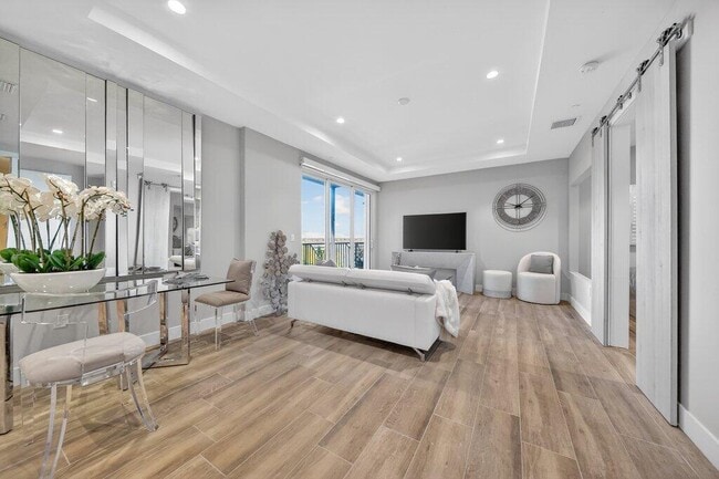 Photo - 41 SW Seminole St Unit 304