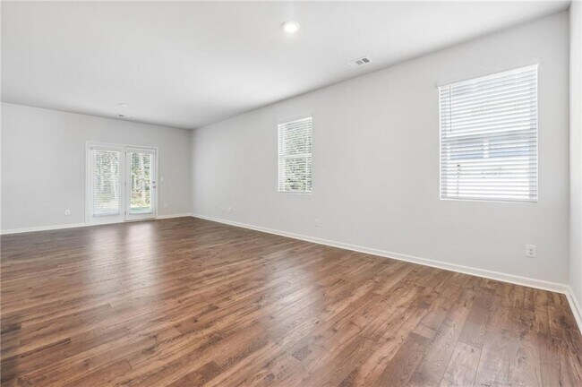 Photo - 177 Whitewood Dr