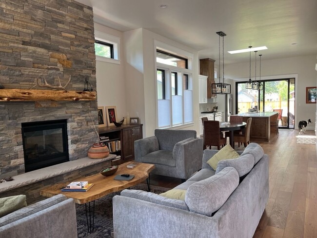 Photo - Charming Modern Home in the Heart of Bend
