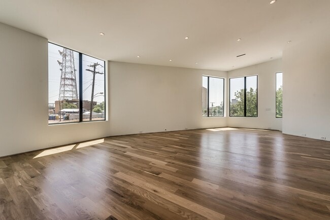 Photo - 1504 Burlew St