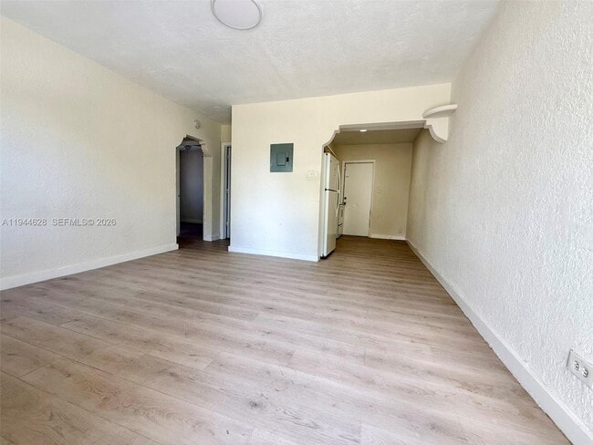 Building Photo - 715 SW 10th St Unit 1