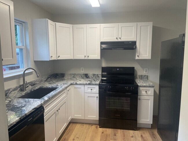 Photo - 3 Bedrooms 2 Bathrooms in a GREAT AREA